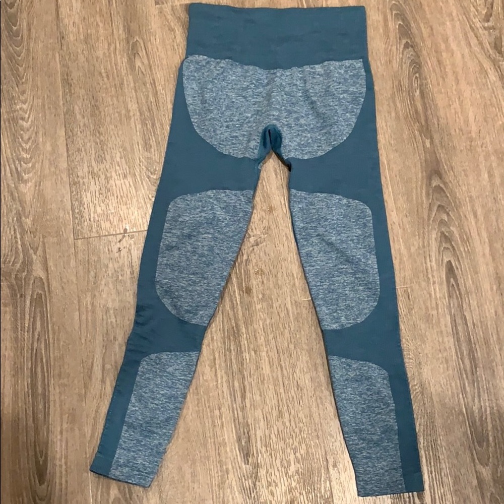 NWOT - never worn Compression Capri pants